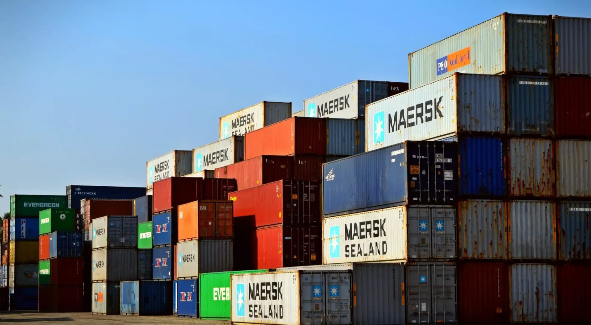 Gestapelde containers